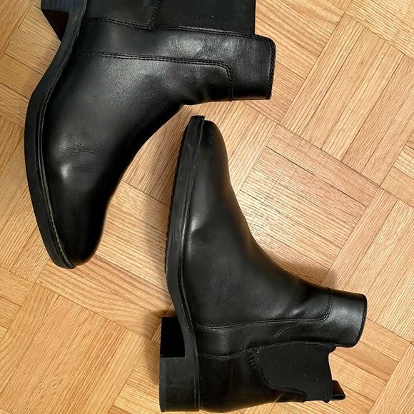 Leather Geox Black Breathable Ankle Boots in Great Condition - Picture 1 of 9